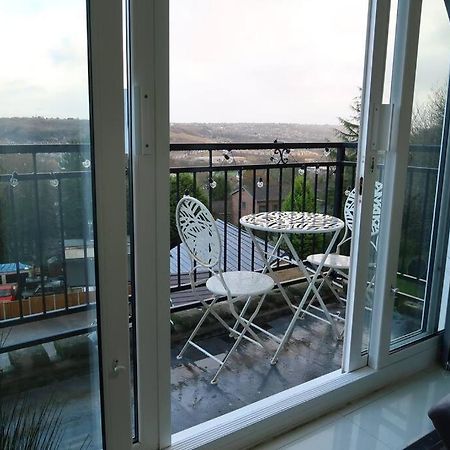 Two-Bedroom Apartment With Scenic Balcony View شيبلي المظهر الخارجي الصورة